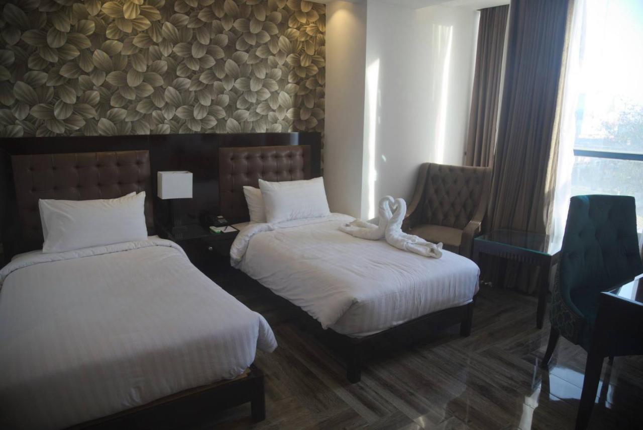 Savoey Hotel Lahore Buitenkant foto