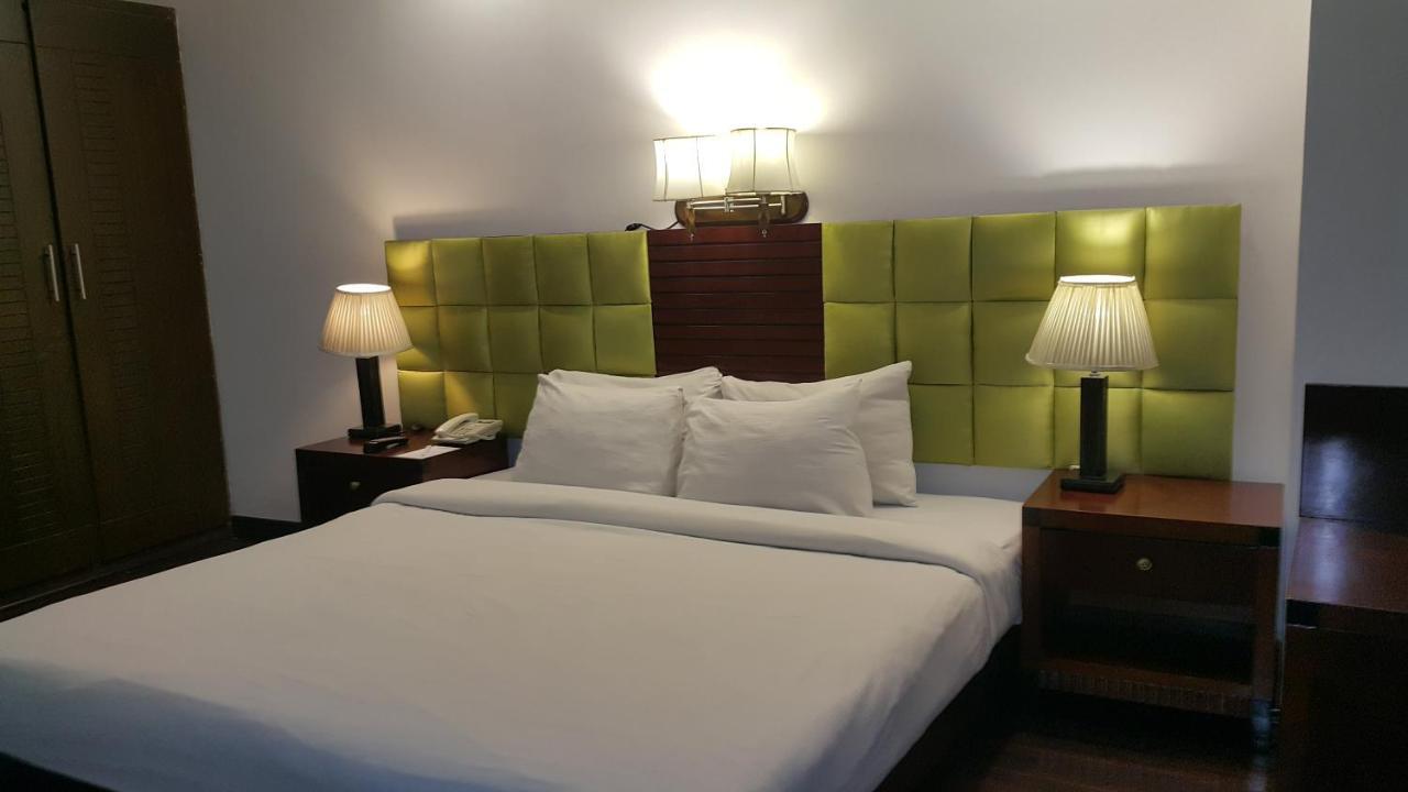 Savoey Hotel Lahore Buitenkant foto