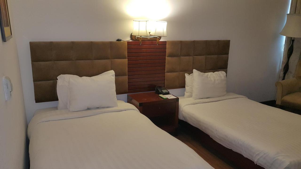 Savoey Hotel Lahore Buitenkant foto