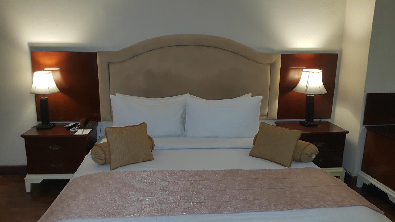 Savoey Hotel Lahore Buitenkant foto